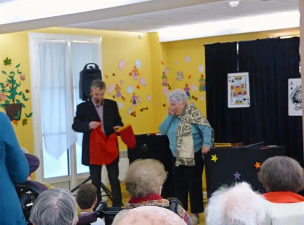 Spectacle de magie pour les aînés en maison de retraite